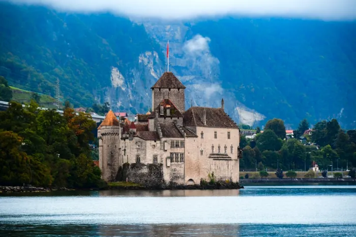 Le château de Chillon : mille ans d'histoire entre résidence princière et forteresse