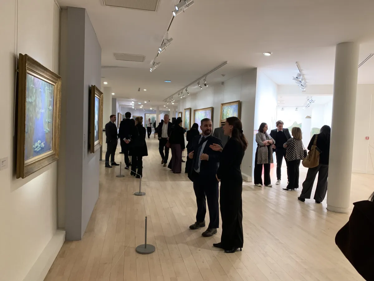 Entre contemplation des toiles de Claude Monet et &eacute;changes sur la transition durable du secteur : coup d'envoi convivial d'AWFT 2026 dans les salons du 16ᵉ arrondissement parisien. Cr&eacute;dit photo: GG